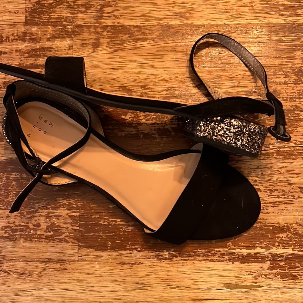 A New Day black heels
Size:9. 1/2 
Suede like material cute ankle strap!